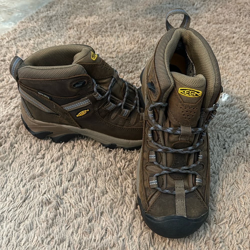 Keen Brown Lace Up Boots